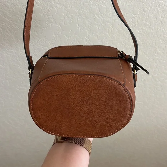 EXPRESS Bucket Purse - Picture 6 of 9